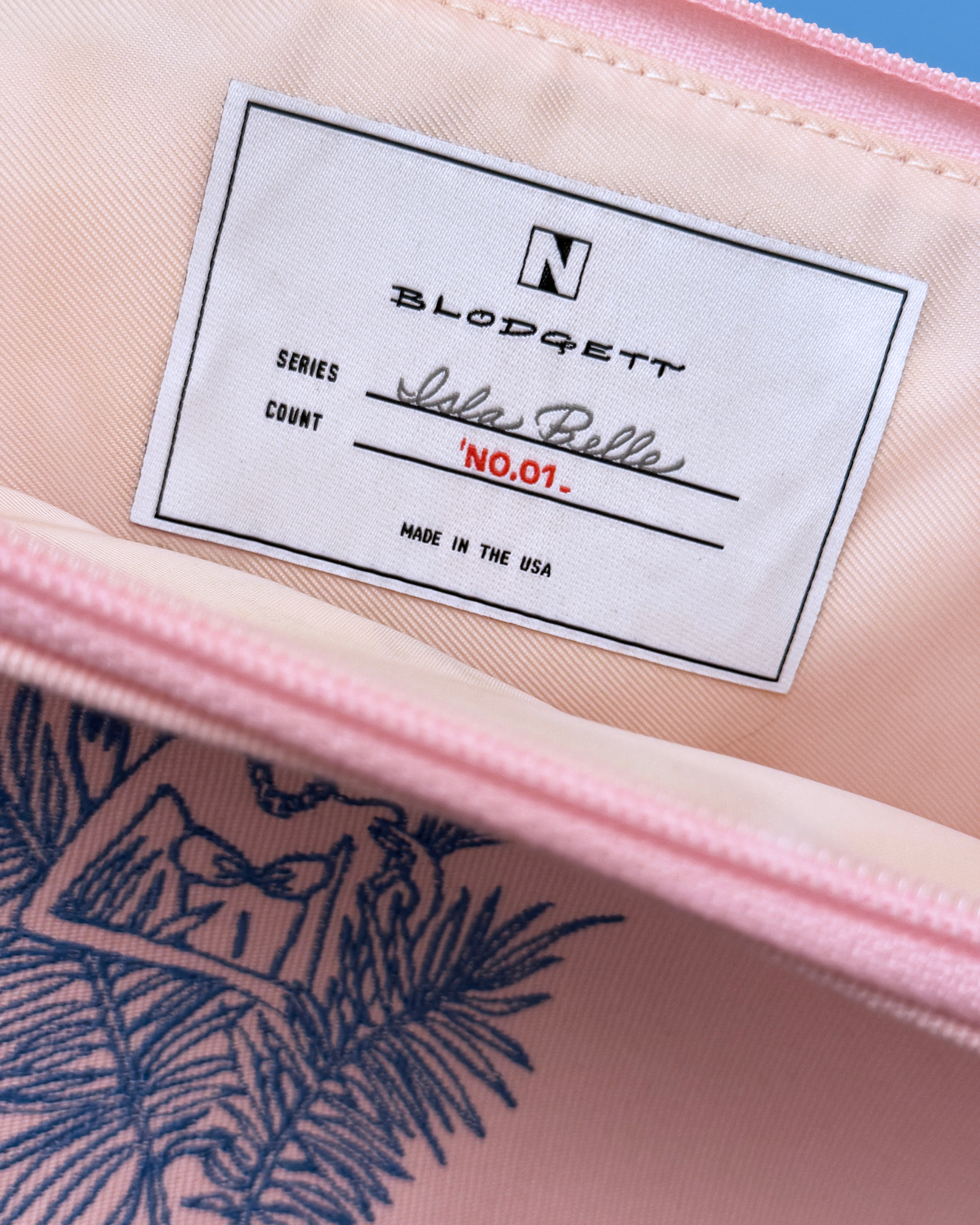 02 Isla Bonita Pouch